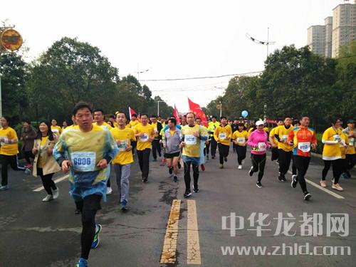 沈丘國(guó)際半程馬拉松暨善跑中國(guó)沈丘站開賽